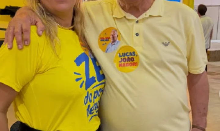 Zé Aldemir destaca apoio da família durante participação em evento político